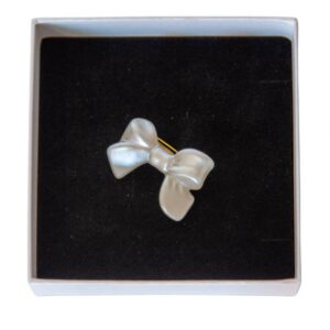 BROCHE LAZO BLANCO