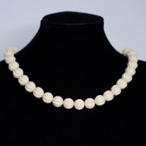 COLLAR BOLA TALLADA HUESO
